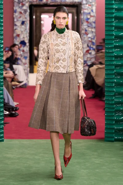 Look 12